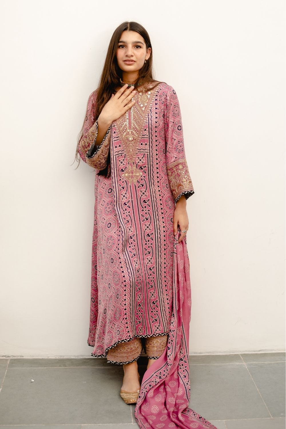Noor set