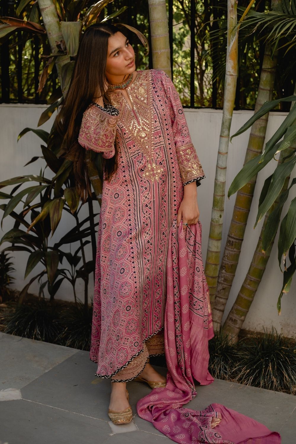 Noor set